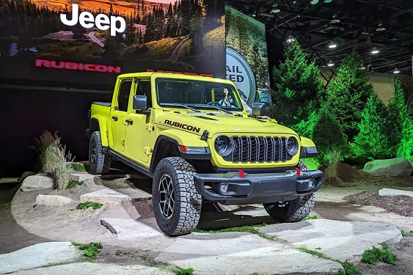 Bán tải Jeep Gladiator 2024 nâng cấp mới sắp về Việt Nam có gì hay?