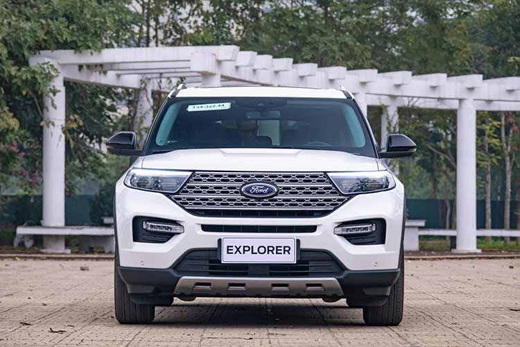 Ford Explorer hơn 2,4 tỷ tại Việt Nam, trang bị "ăn đứt" xe sang