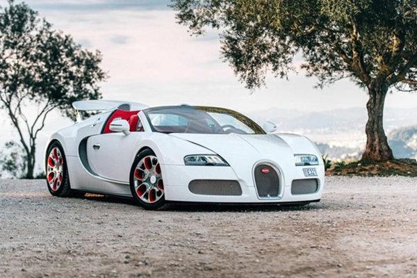 Bugatti Veyron Grand Sport phiên bản Rồng chốt giá hơn 42 tỷ đồng