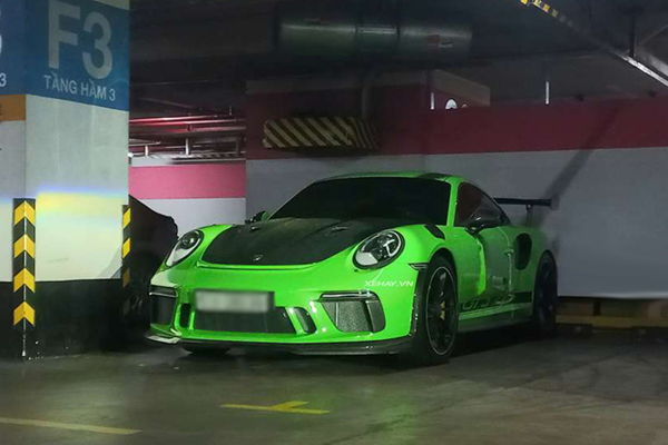 "Tóm gọn" Porsche 911 GT3 RS màu độc hơn 13 tỷ ở Sài Gòn 