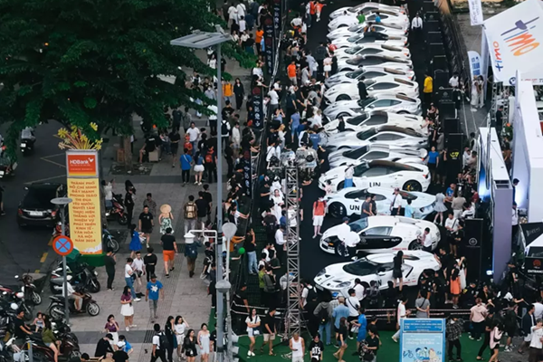 Gumball 3000 - Việt Nam, Campuchia gây "choáng" vì siêu xe đón đoàn