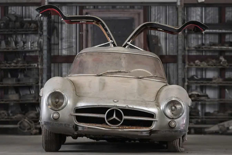 "Đống sắt vụn" Mercedes-Benz 300 SL cũ nát có giá tới 150 tỷ 