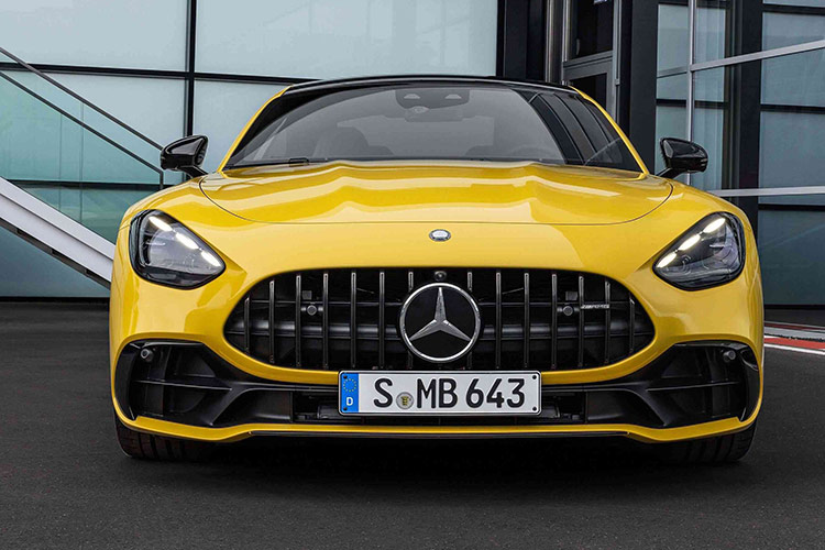 Mercedes-AMG GT 43 2025 chốt giá khởi điểm từ 107.050 USD