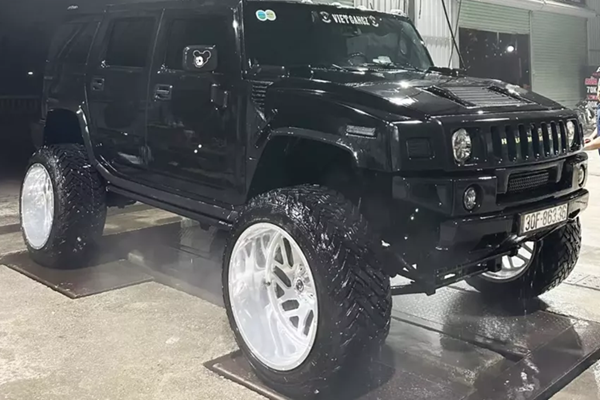 Hummer H2 mâm khủng tại Hà thành,"uống xăng" gần 30 lít/100 km