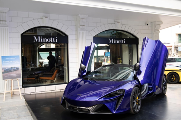 McLaren Artura Spider bạc tỷ đầu tiên "khoe hàng" tại Hà Nội