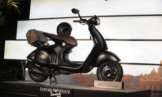 “Siêu xe tay ga” Vespa 946 Armani hơn 300 triệu tại SG