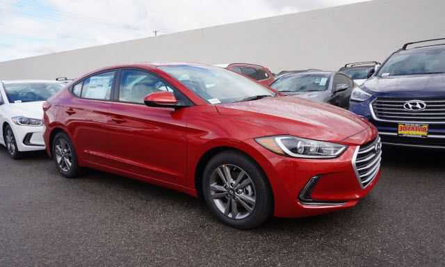 Hyundai Elantra Value Edition 2017 chốt giá 465 triệu 