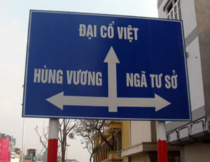 Đầy rẫy lỗi trên biển giao thông Việt Nam