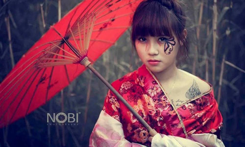 Cô nàng 9x tung bộ ảnh Kimono khoe hình xăm