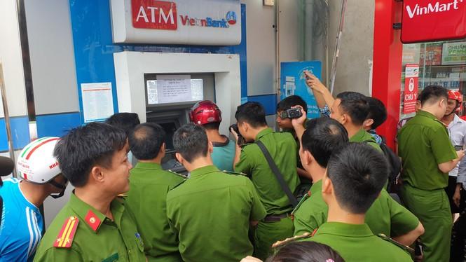 Đục, cắt cây ATM và những quái chiêu của kẻ trộm