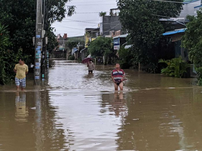 Mưa rất to ở Bình Định khiến hàng ngàn căn nhà bị ngập sâu