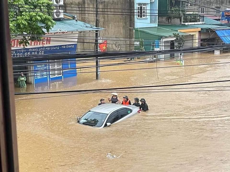 Mưa lớn hoành hành ở Hà Giang, nhiều nơi chìm trong biển nước