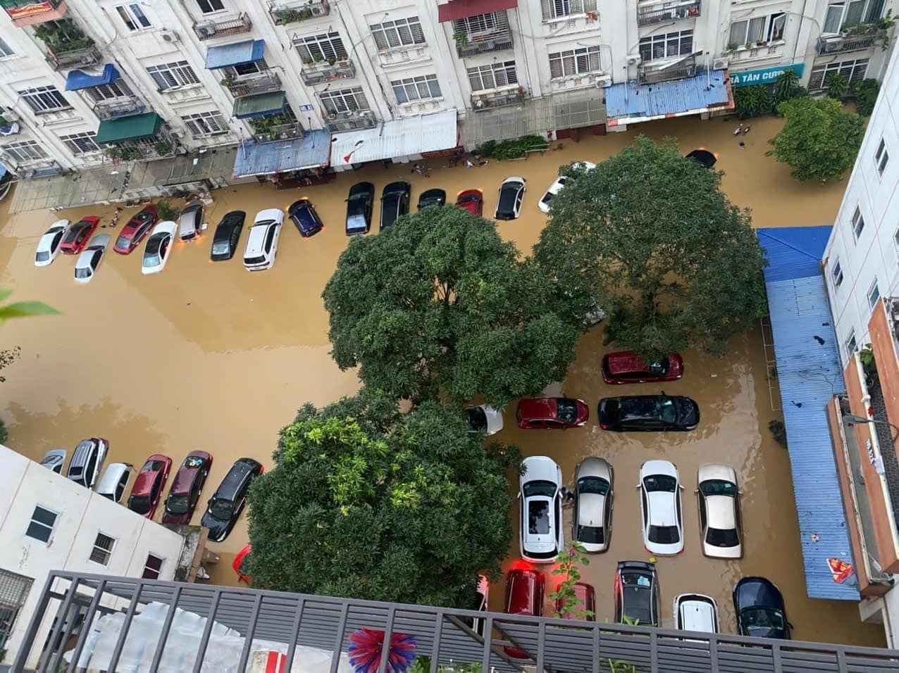 Thái Nguyên: Nhiều nơi chìm trong biển nước, hàng loạt ô tô ngập sâu