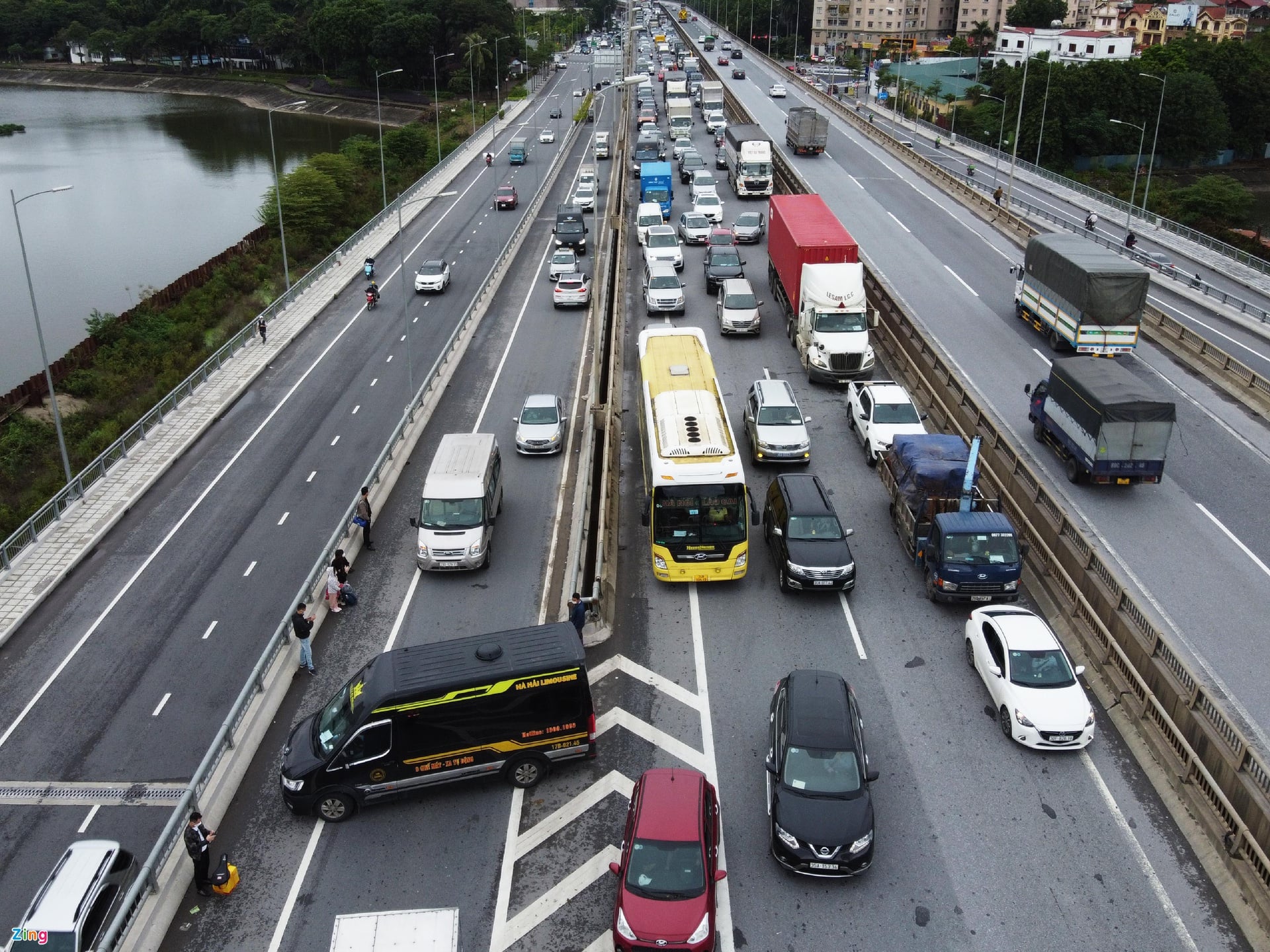 Hà Nội: Tai nạn liên hoàn, đường Vành đai 3 tê liệt gần 15km