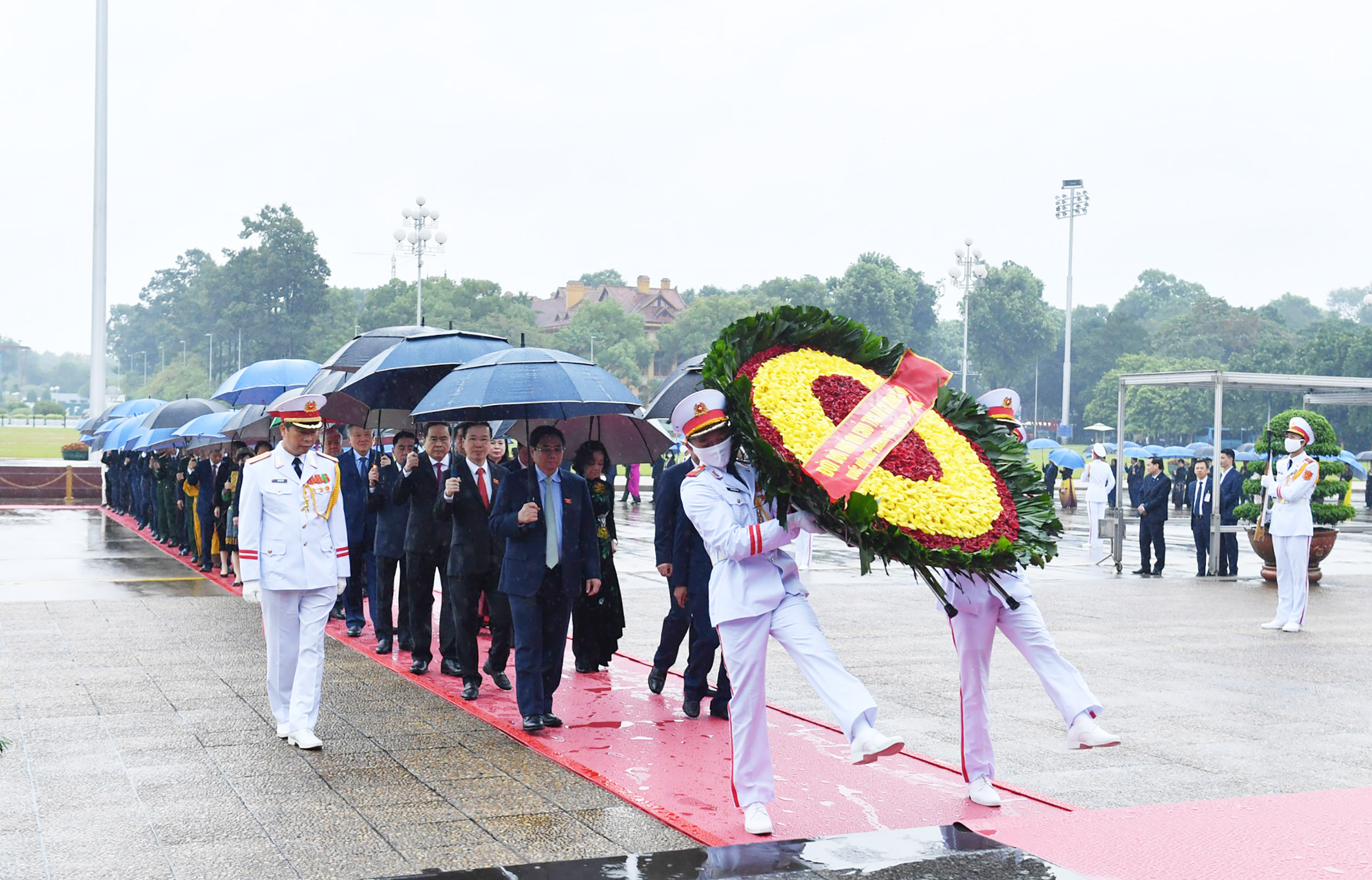 Lãnh đạo Đảng, Nhà nước và các ĐBQH viếng Lăng Chủ tịch Hồ Chí Minh