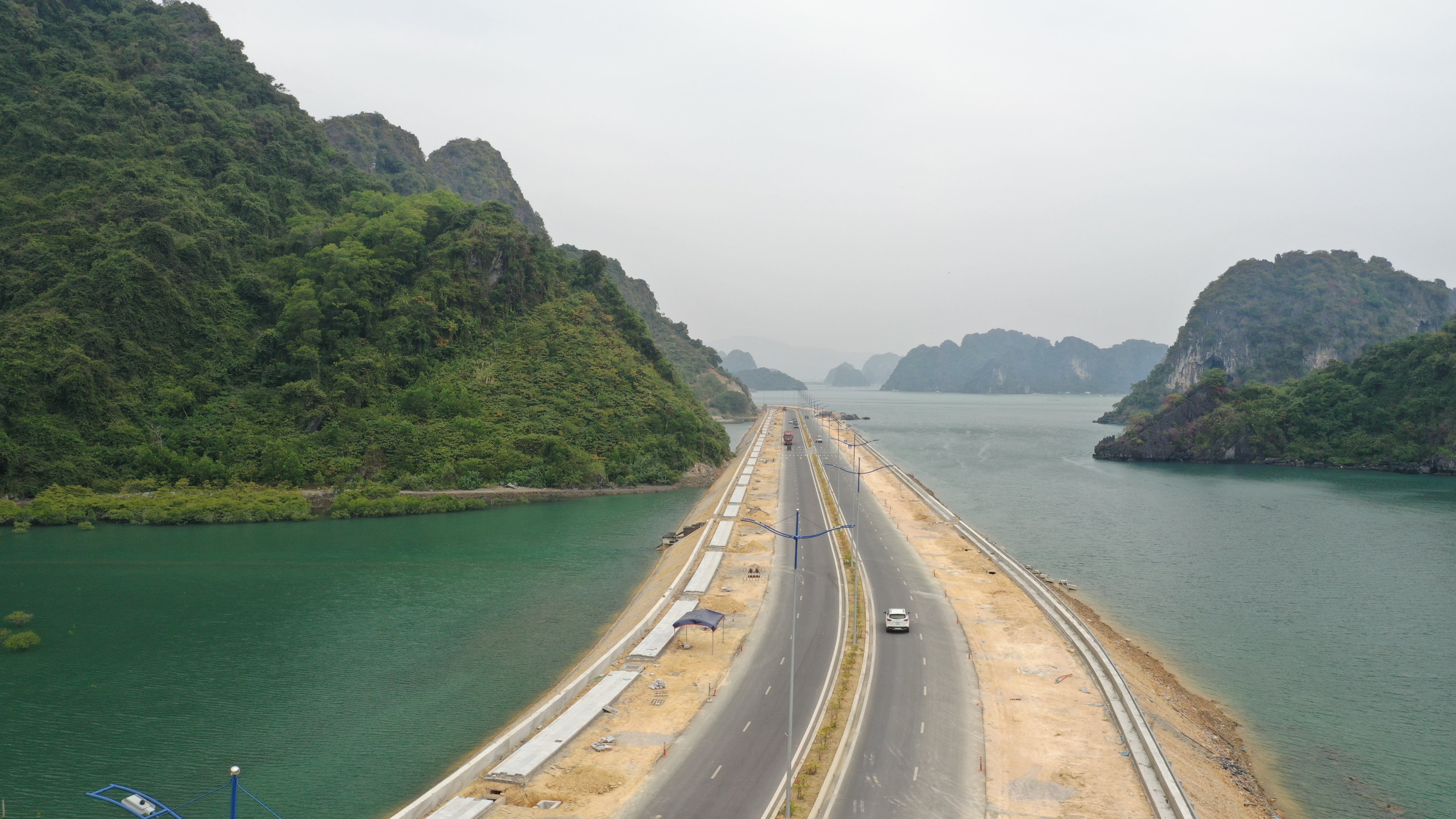 Tuyến đường bao biển Hạ Long - Cẩm Phả chạy đua với Tết Quý Mão