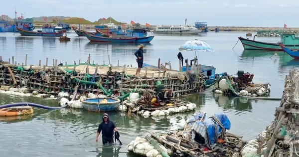 Vũng neo đậu tàu thuyền Lý Sơn bị bè hút cát lấn chiếm