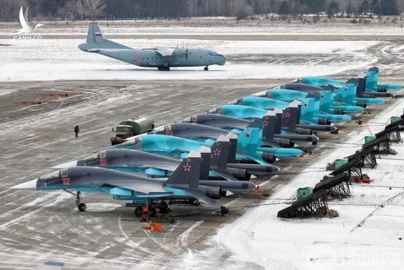 Nóng: Nga triển khai một trung đoàn Su-34 tới gần biên giới Ukraine 