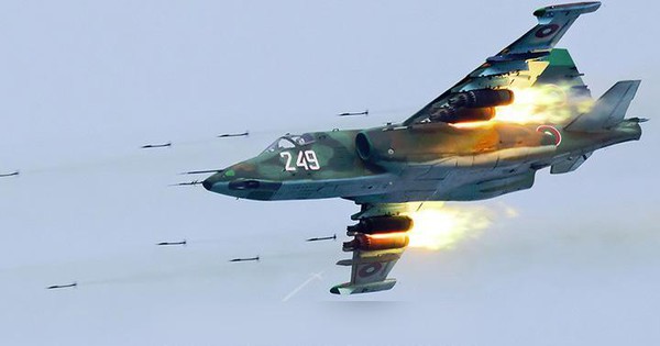 Su-25 của Ukraine xuất kích đối đầu không quân Nga!