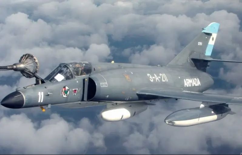 Ukraine có “từ chối” nhận 5 máy bay Étendard mà Argentina tặng?