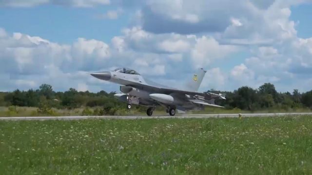 Moscow không tin F-16 của Ukraine rơi vì “trục trặc kỹ thuật”