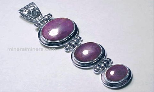 Ngắm trang sức ruby giá khủng đại gia tặng người tình dịp 8/3 