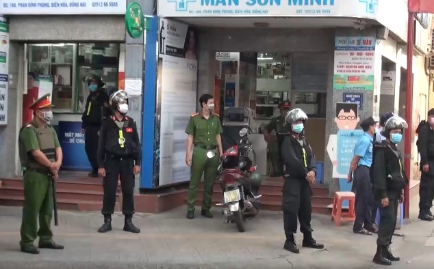 Video: Công an Đồng Nai kiểm tra nhà thuốc Sơn Minh