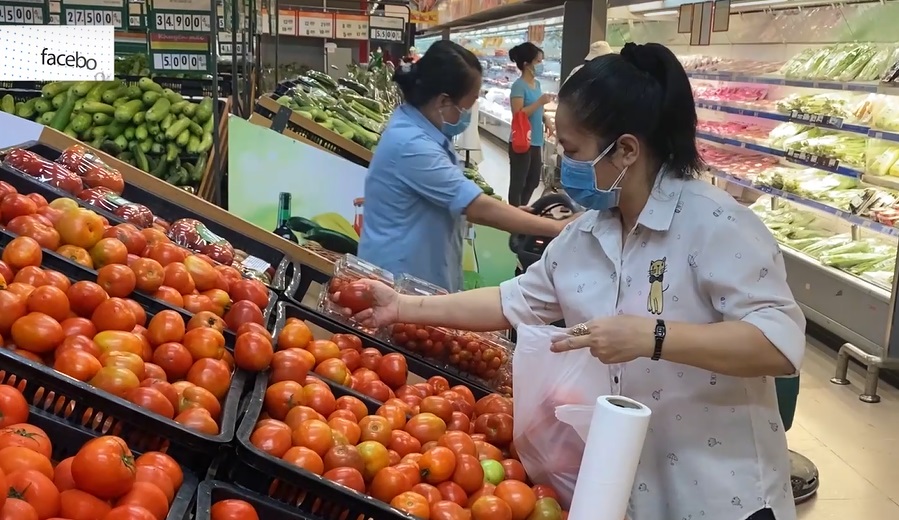 Video: Người dân quận 7, TP.HCM những ngày đầu đi siêu thị theo phiếu