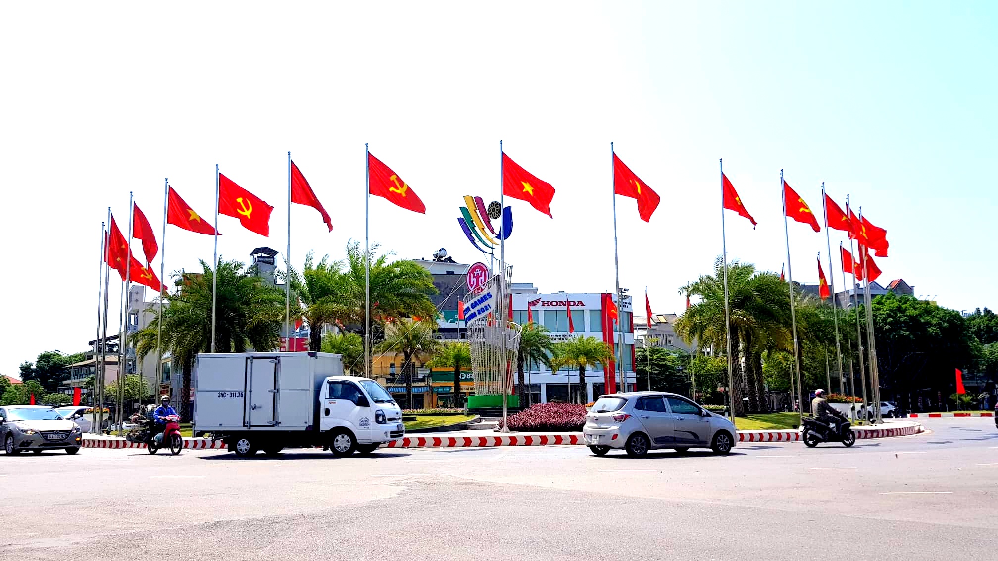 Thành phố Hải Dương khác lạ, rực rỡ cờ hoa chào mừng SEA Games 31