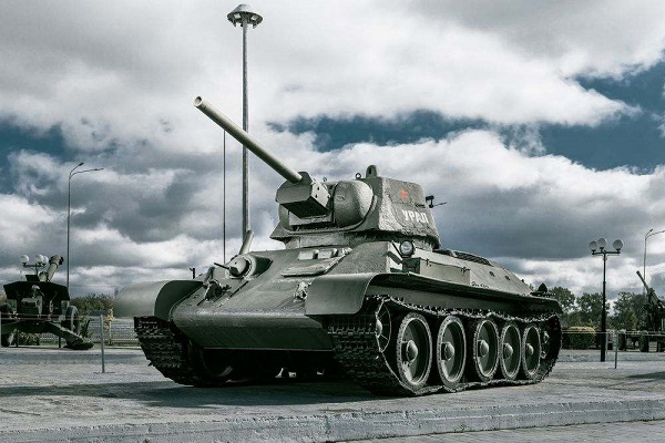 Sherman M4 hay T-34 mới là chiến xa tốt nhất Thế chiến thứ II?