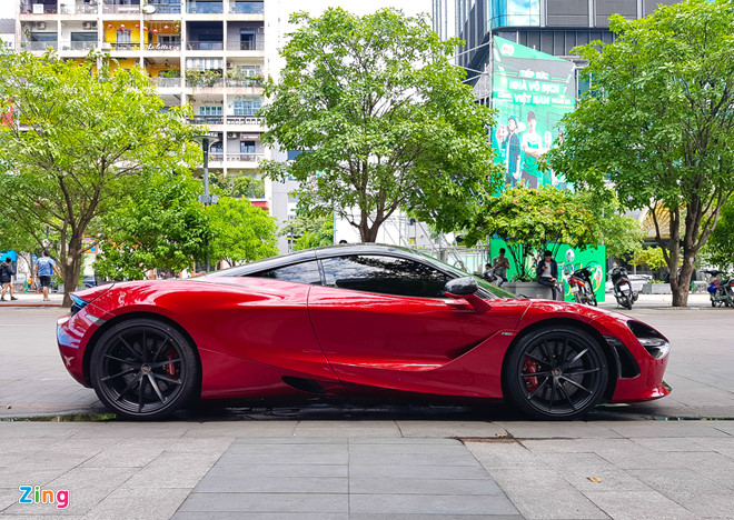 McLaren 720S đẹp long lanh xuống phố Sài Gòn