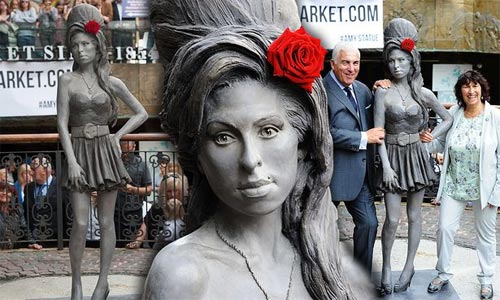 Họa mi tóc nâu Amy Winehouse được tạc tượng