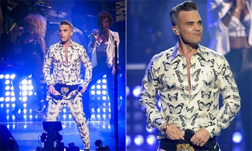 Robbie Williams thản nhiên khoe quần chip trên sân khấu