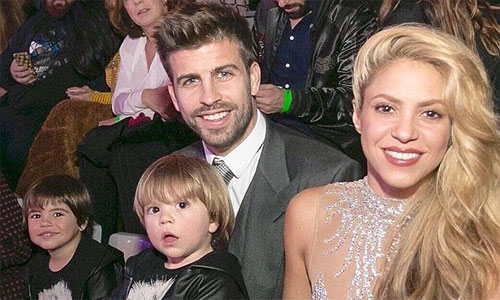 Shakira hạnh phúc vô bờ bên tình trẻ và hai con trai 