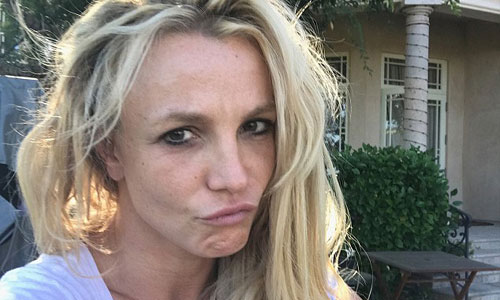 Britney Spears lộ nhan sắc phai tàn khi để mặt mộc