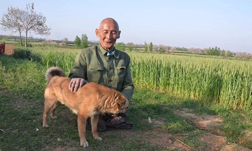 Cụt cả hai chân, nhưng cách người đàn ông này sống đẹp tuyệt vời