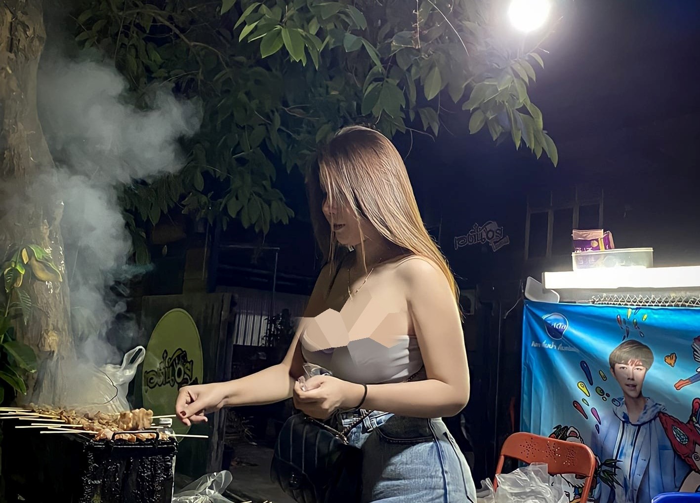 Gu thời trang nóng bỏng mắt của hot girl cơm gà đang nổi đình đám 