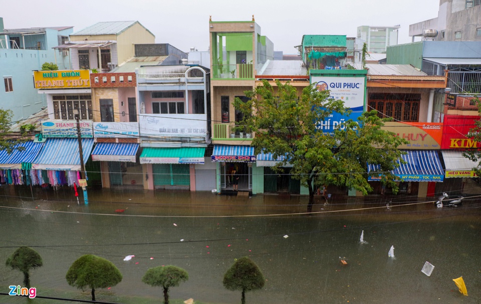 Nhiều khu dân cư ở TP Tam Kỳ ngập sâu