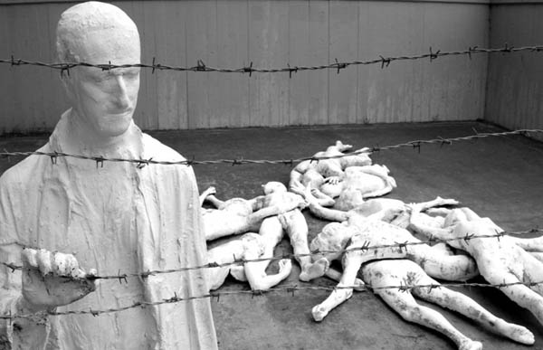 Sự thật đáng sợ về thảm họa diệt chủng Holocaust (2)