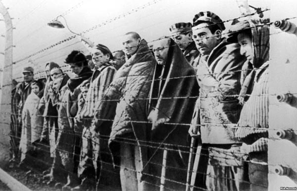 Sự thật đáng sợ về thảm họa diệt chủng Holocaust (3) 