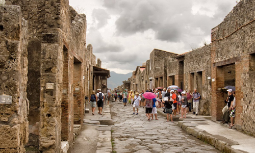 Bên trong thành phố cổ Pompeii bị núi lửa chôn vùi