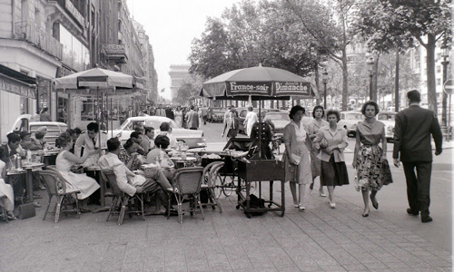 Ảnh nét căng về Paris giữa những năm 1950