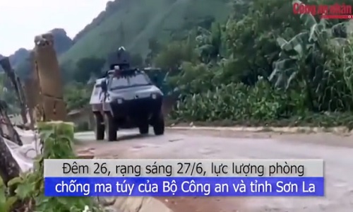 Video: Xe bọc thép cùng hàng trăm cảnh sát đột kích hang ổ ma túy