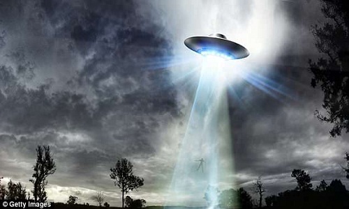 Điệp viên Anh cố gắng ''tóm'' được UFO để chế tạo siêu vũ khí?