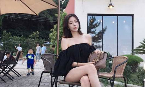 “Hot girl 700 tỷ đồng” chụp X-quang để chứng minh không bơm ngực