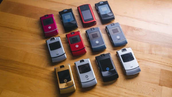 Nhìn lại thiết kế chiếc Motorola Razr từng khiến người Việt mê mệt