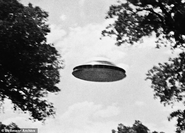 Lầu Năm Góc nắm giữ bí mật động trời về UFO? 