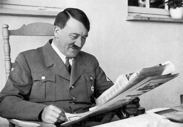 Nóng: Vì sao Hitler cạo sạch bộ ria mép huyền thoại? 