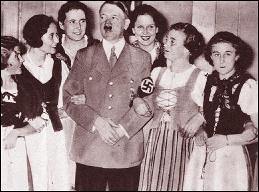 Vì sao Hitler vô cùng cay nghiệt với phụ nữ Đức? 