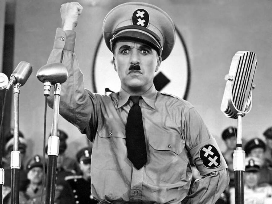 Vua hề Sác lô từng chế giễu trùm phát xít Hitler thế nào?